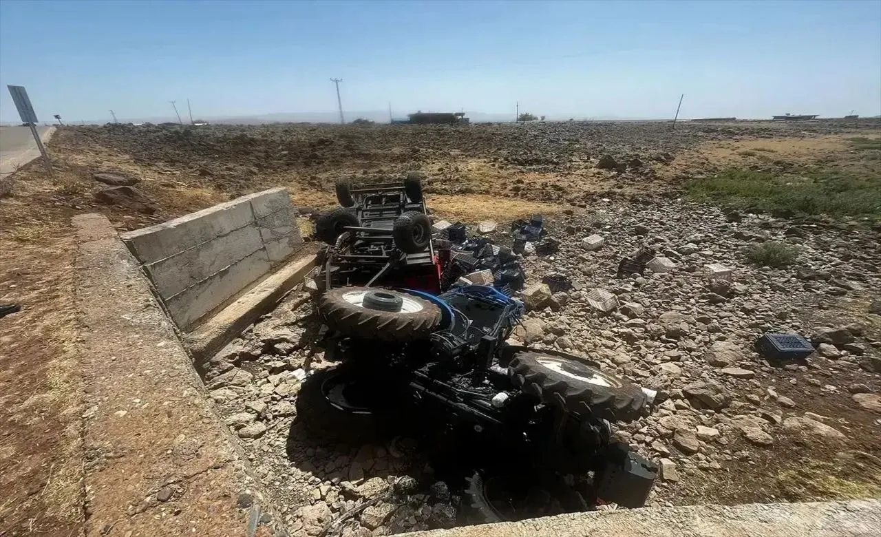 SİVEREKTE TRAKTÖR DEVRİLDİ 1 YARALI